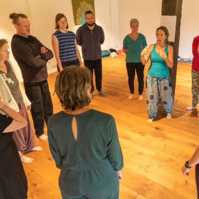 inspiratie & level-up weekend voor allerhande hulpverleners: dans, crea, lachen & psychodrama inspiratie & level-up weekend voor allerhande hulpverleners: dans, crea, lachen & psychodrama